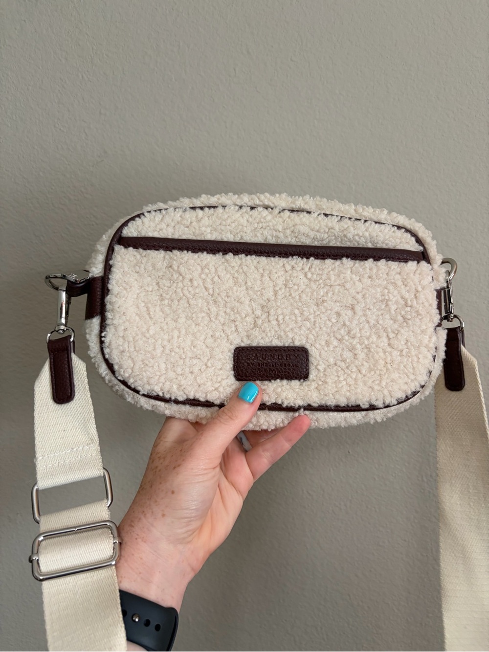 Laundry by Shelli Segal Bag Brown Cream Sherpa Fleece Crossbody Fanny Pack - Picture 3 of 7